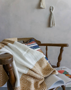 
            
                Load image into Gallery viewer, Petit Bijou Baby Blanket
            
        