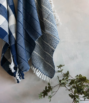 
            
                Load image into Gallery viewer, Gingham Hand Towels
            
        